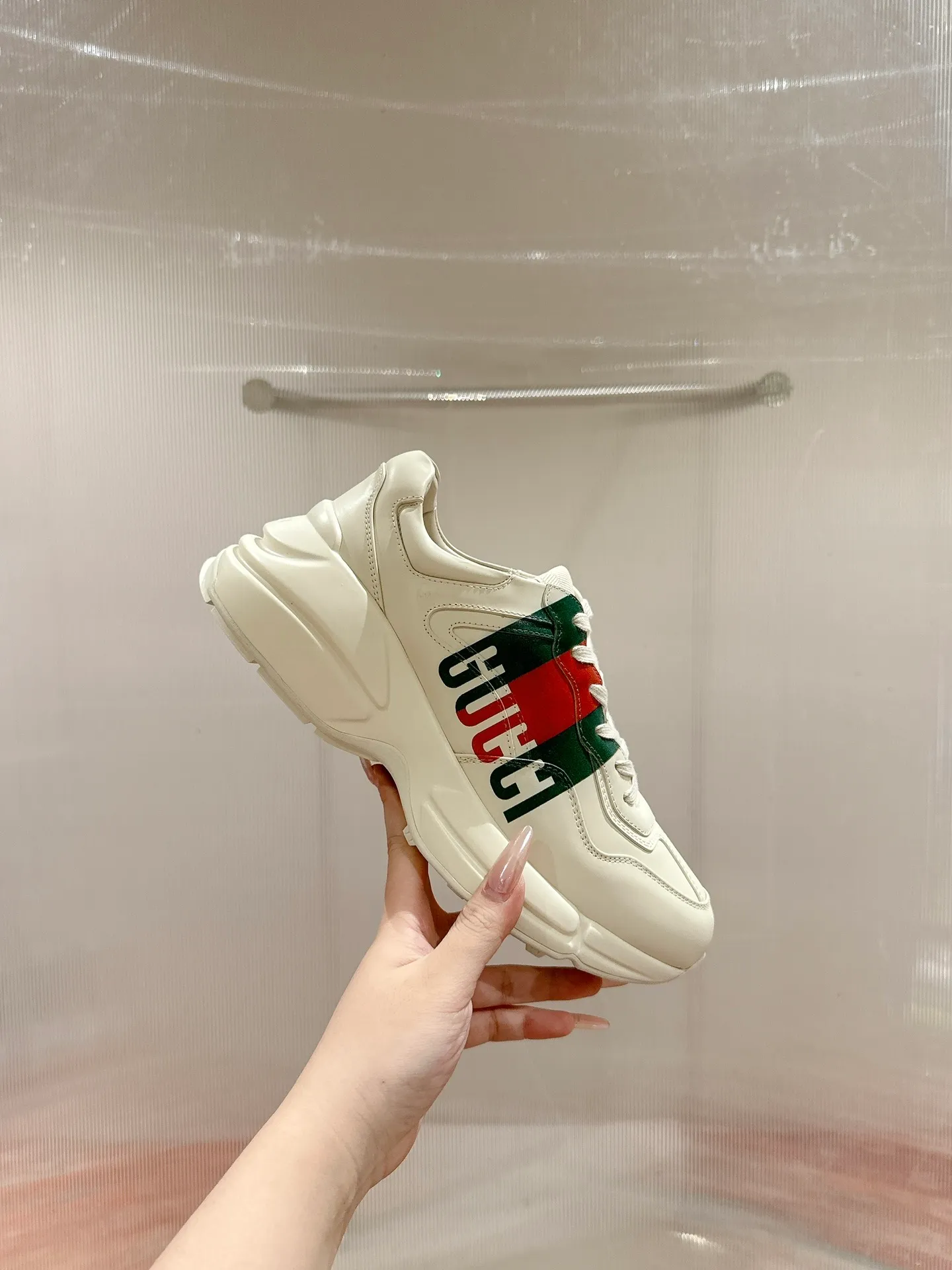 👟👟Ex-factory price 700👟👟 Men's size +10 🇮🇹Italy🇮🇹Gucci GUCCI🇮🇹Dad shoes (purchase level) (original replica) 👑 The original version purchased by Taikoo Hui has been continuously improved and upgraded in details, from the packaging of the shoes - anti-counterfeiting markings - shoe box accessories - fabric optimization - outsole technology - stitching and routing - oil edge technology. We do our best ◼️ Outsole: original plate molding ◼️ Upper: original grade A imported cowhide 🐮 ◼️ lining: original grade A mixed sheepskin 🐑 ◼️ Feet: original grade A mixed sheepskin 🐑 ◼️ Medium and low belt LOGO + original injection molding foot technology + original lasting technology ◼️ Original full set of customized packaging (anti-counterfeiting chip + a cloth bag + GUCCI card envelope + electronic invoice with credit card slip + shoelaces) ◼️ All details of the higher version are consistent with the original version (note the comparison) ◼️ Code number: 35-40 for women and 39-44 for men